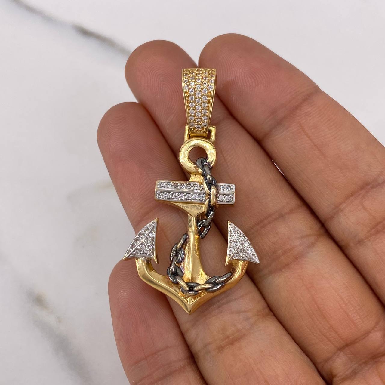 Dije Ancla 7.4gr / 4.5cm / Circones Blancos Dos Oros Amarillo Blanco 18K #