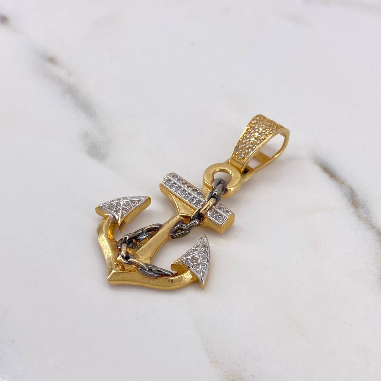 Dije Ancla 7.4gr / 4.5cm / Circones Blancos Dos Oros Amarillo Blanco 18K #