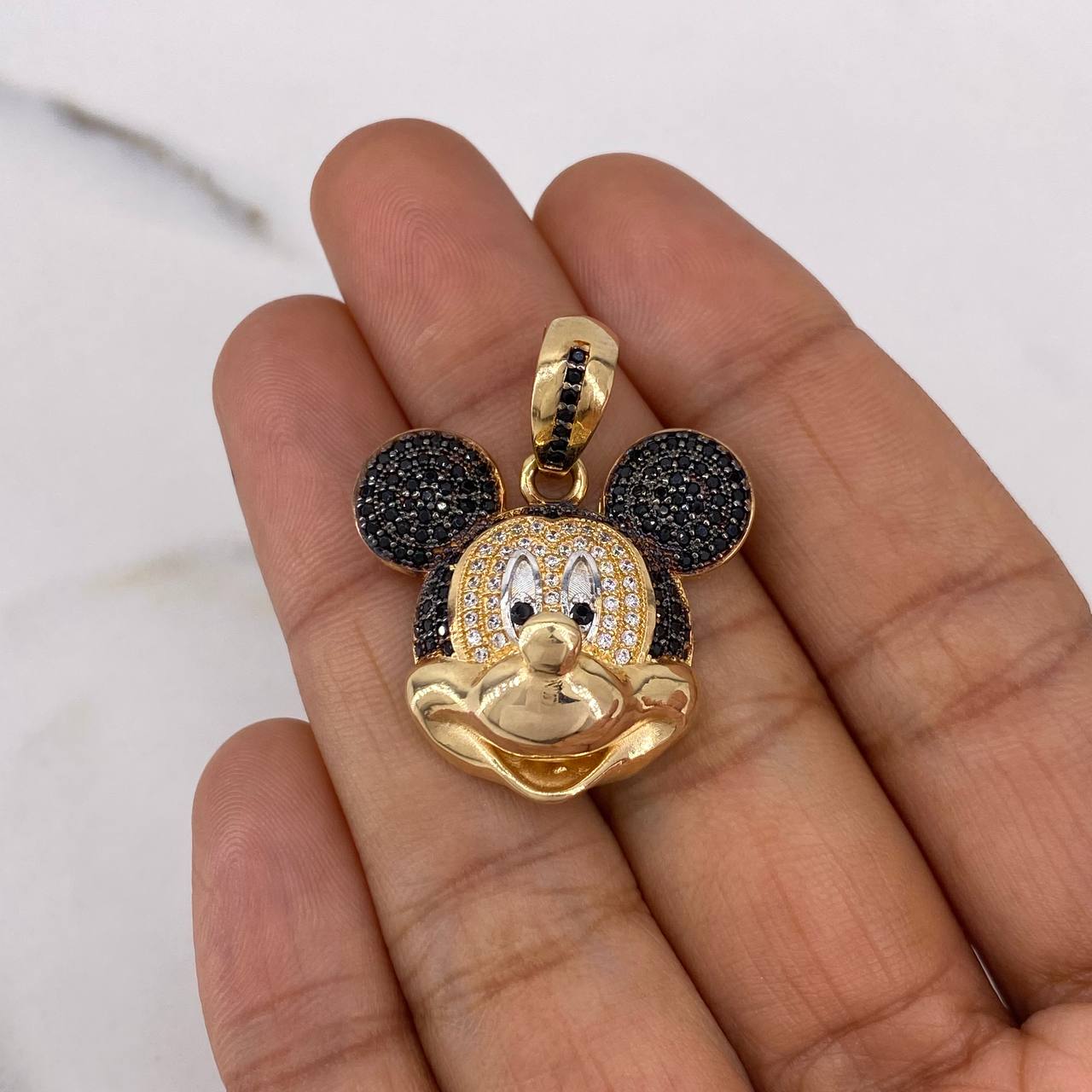 Dije Raton 8.75gr / 3cm / Circones Blancos Negros Dos Oros Amarillo Blanco 18K $