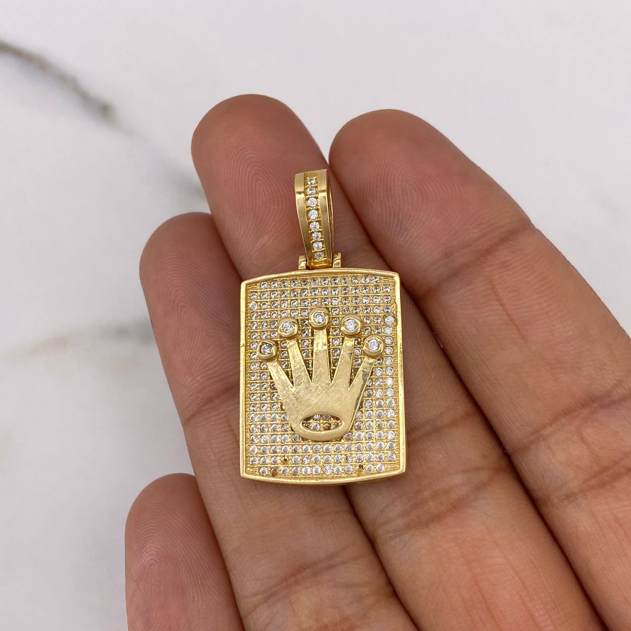 Dije Placa Corona RX 7.75gr / 3.4cm / Cuadrada Circones Blancos Oro Amarillo 18K $