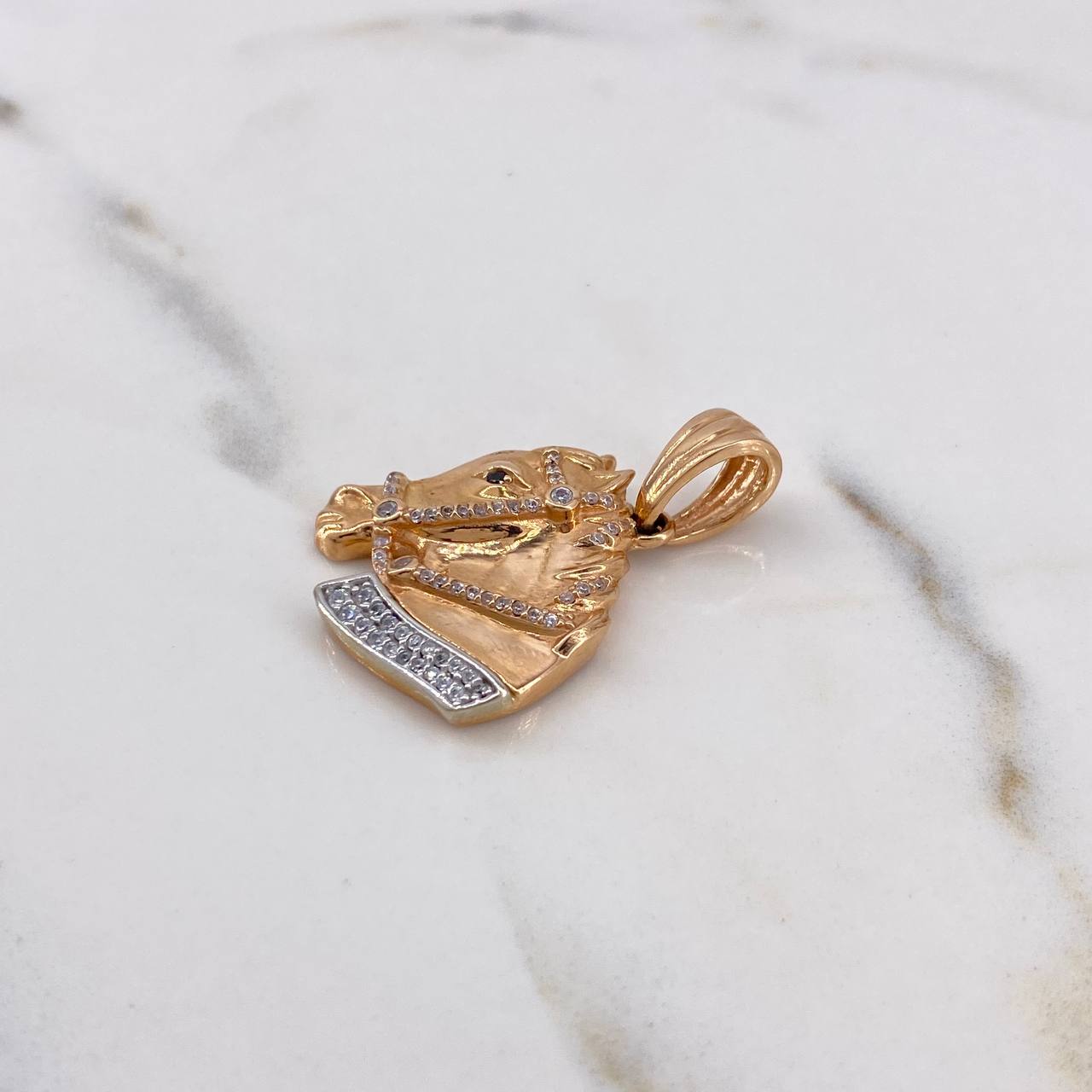 Dije Caballo 8.5gr / 3.2cm / Circones Blancos Negros Dos Oros Blanco Rosa 18K $