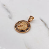 Dije Caballo Medalla 4.9gr / 3.1cm / Circones Negros Oro Rosa 18K $