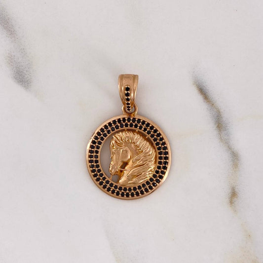 Dije Caballo Medalla 4.9gr / 3.1cm / Circones Negros Oro Rosa 18K $