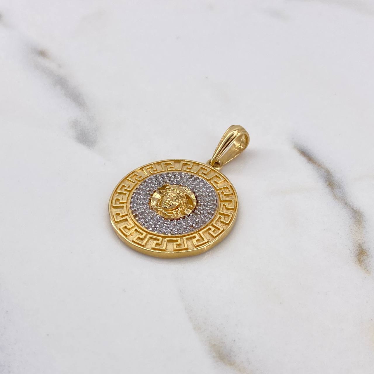 Dije Medalla Medusa Tribal 5.75gr / 3.5cm / Circones Blancos Dos Oros Amarillo Blanco 18K $