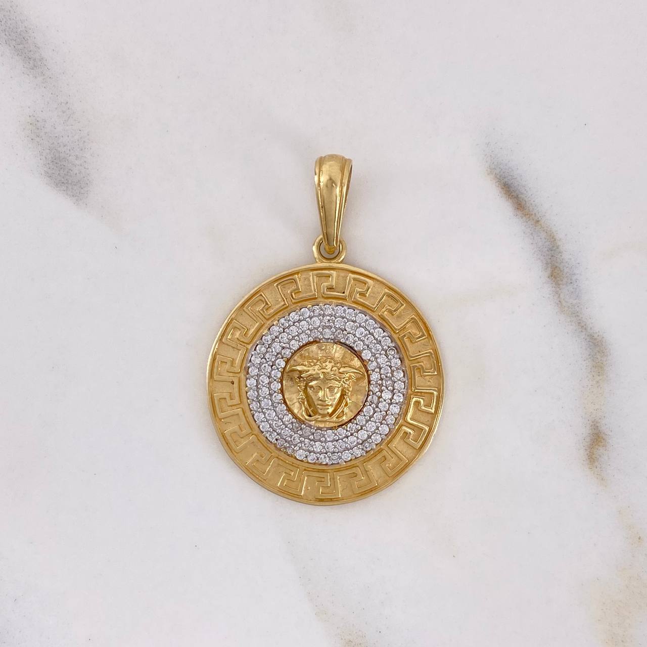 Dije Medalla Medusa Tribal 5.75gr / 3.5cm / Circones Blancos Dos Oros Amarillo Blanco 18K $