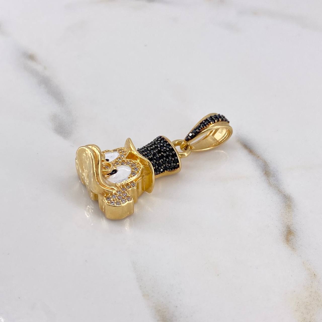 Dije Cabeza Pato Millonario 10.25gr / 3.6cm / Circones Blancos Negros Oro Amarillo 18K $