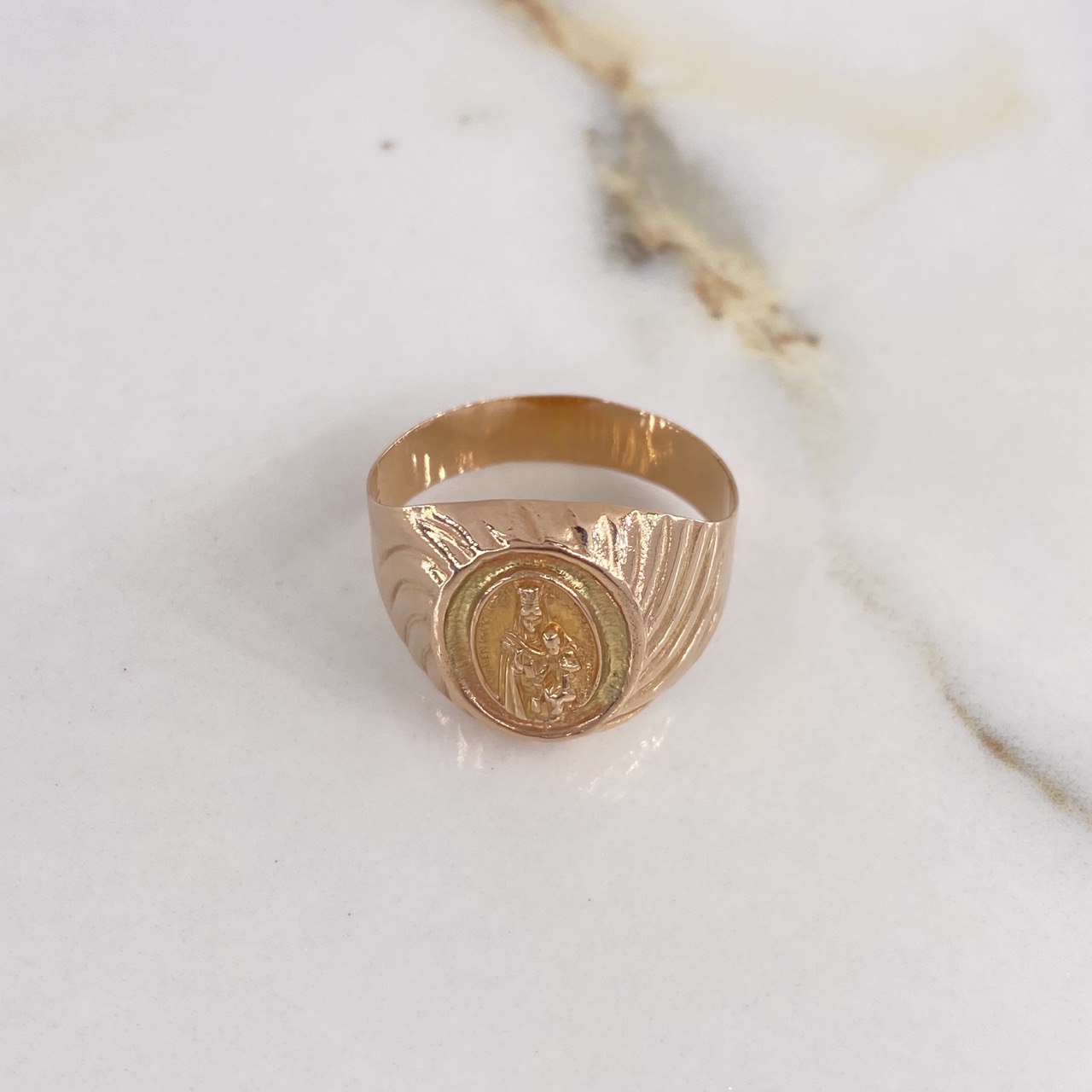 Anillo Sello Virgen del Carmen 3.8gr / T10 3/4 / Dos Oros Amarillo Rosa $
