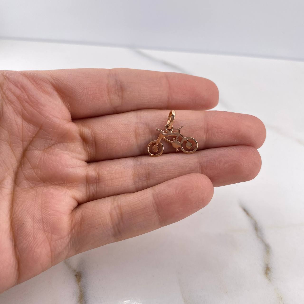 Dije Bicicleta 0.95gr / 1.4cm / Liso Oro Rosa 18K $