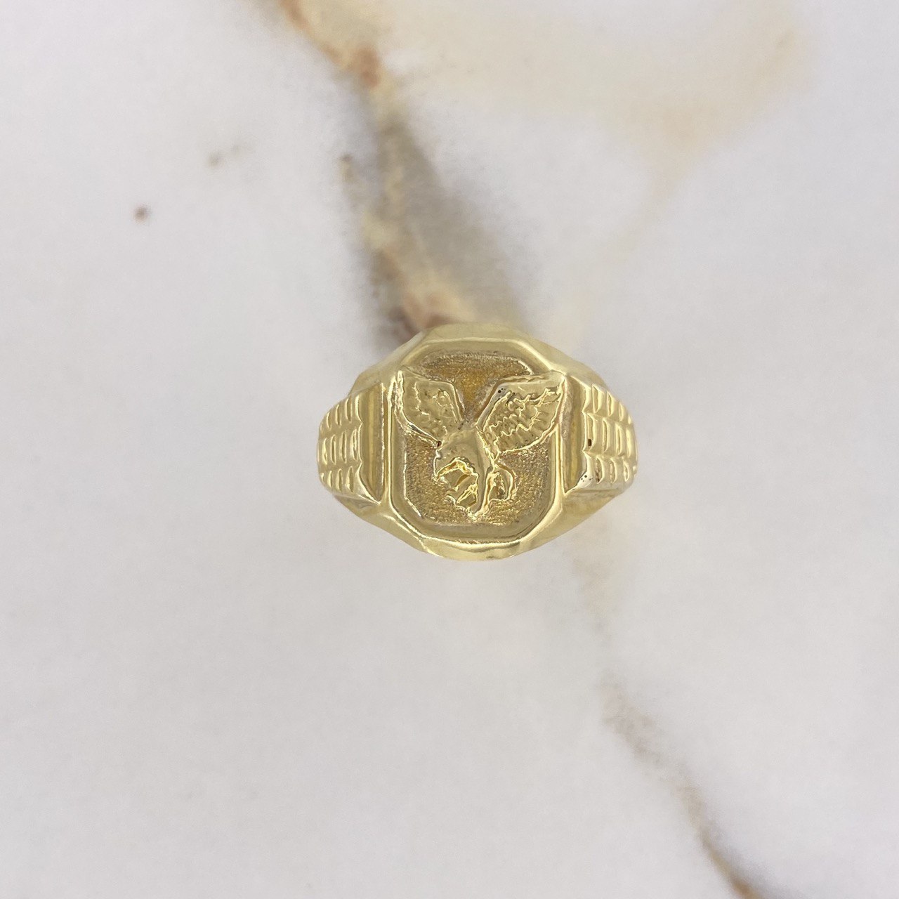 Anillo Sello Aguila 3.95gr / T9 1/4 / Oro Amarillo $
