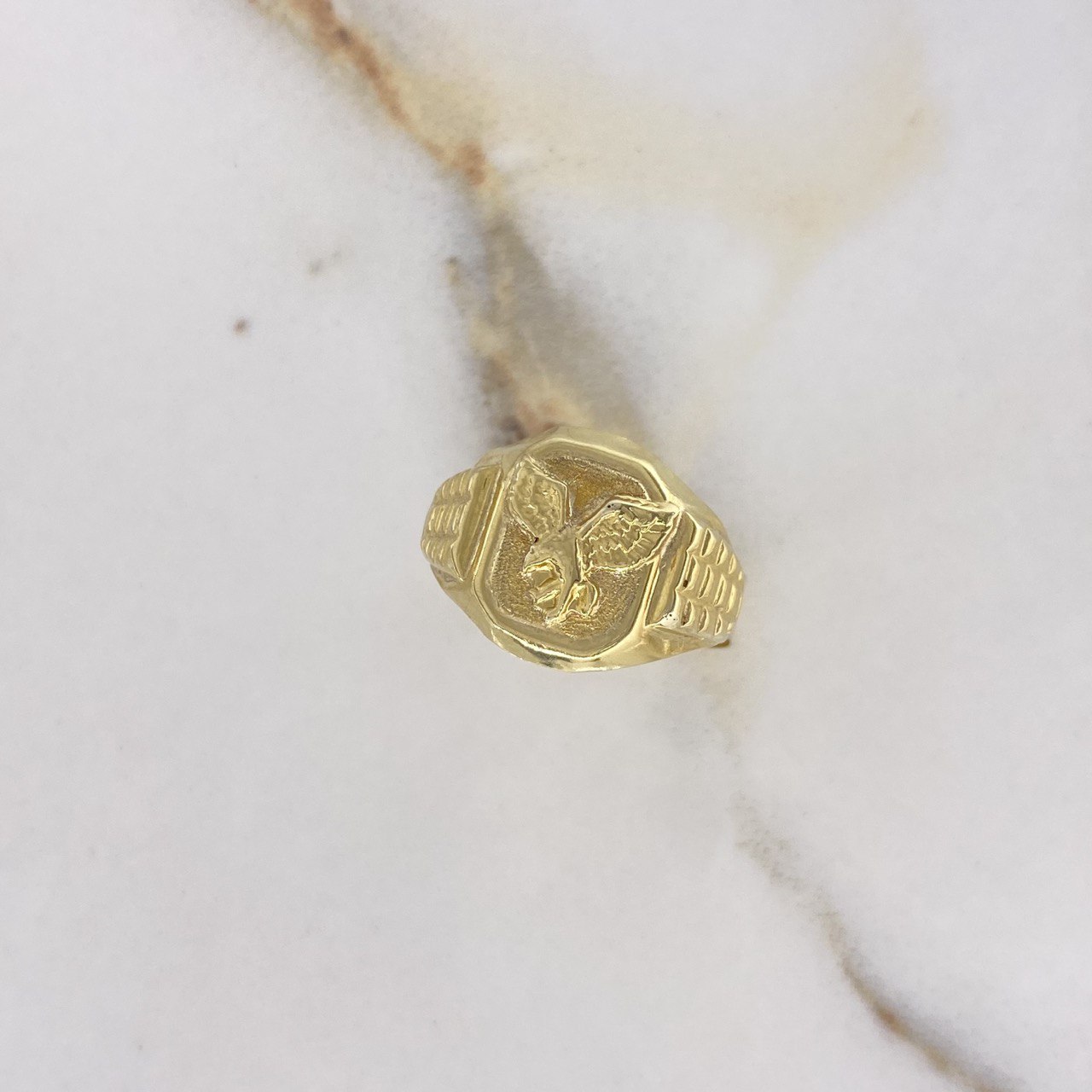 Anillo Sello Aguila 3.95gr / T9 1/4 / Oro Amarillo $