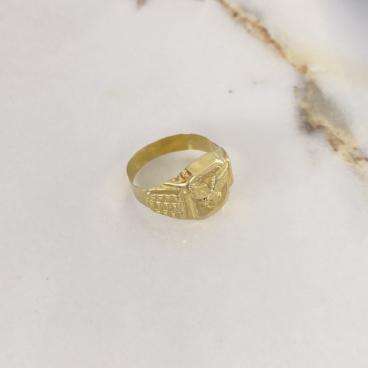 Anillo Sello Aguila 3.95gr / T9 1/4 / Oro Amarillo $