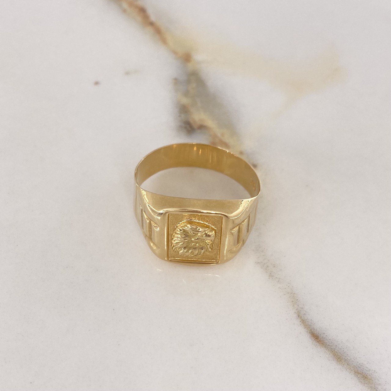 Anillo Sello Aguila 3.6gr / T9 3/4 / Oro Amarillo $