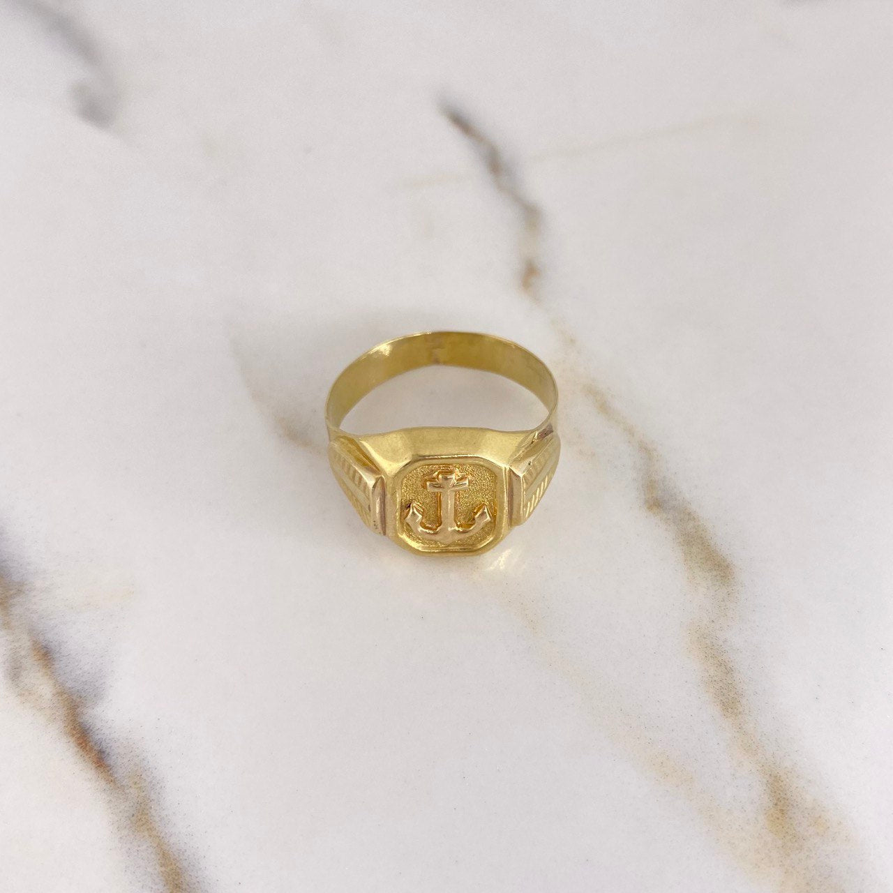Anillo Sello Ancla 3.5gr / T10 3/4 / Oro Amarillo $