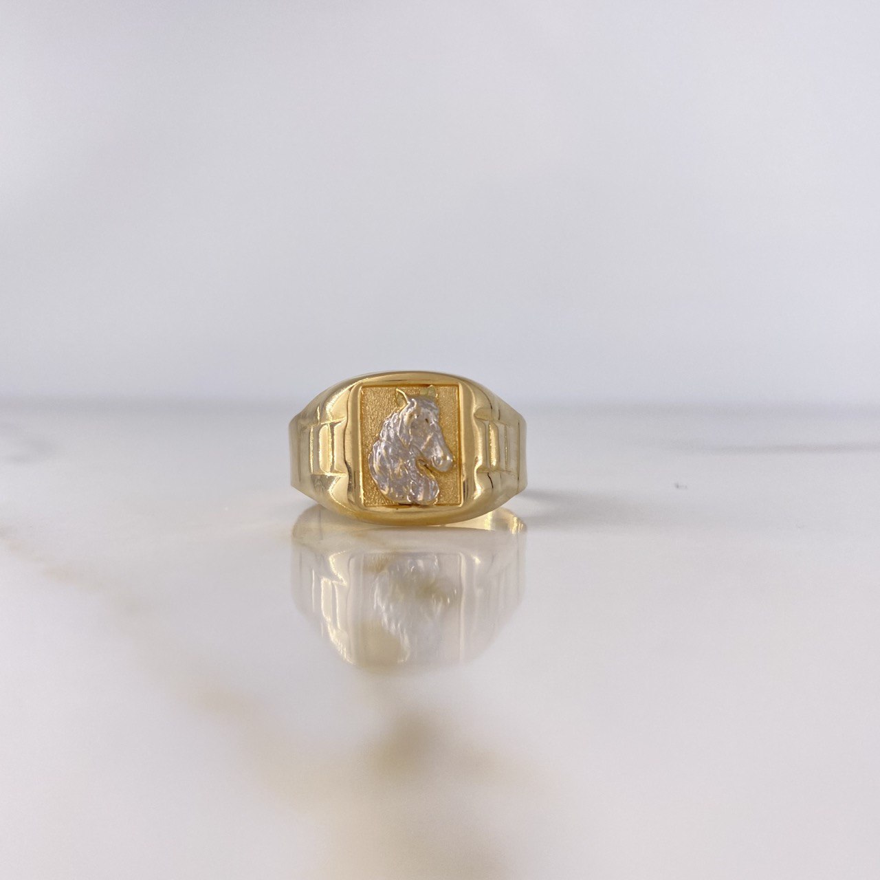 Anillo Sello Caballo 3.45gr / T12 / Dos Oros Amarillo Blanco $