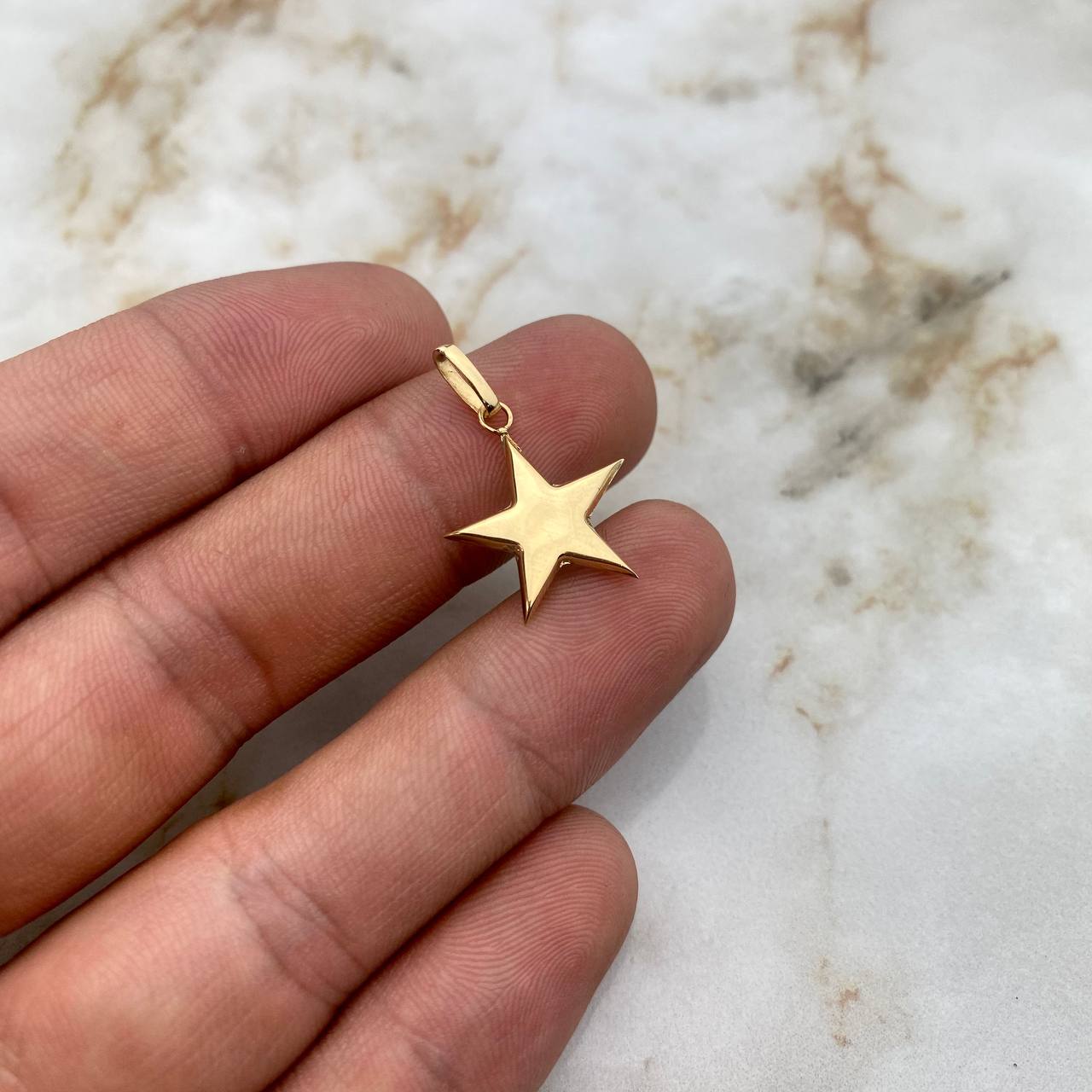 Dije Estrella 0.8gr / 2.4cm / Troquelado Oro Amarillo $