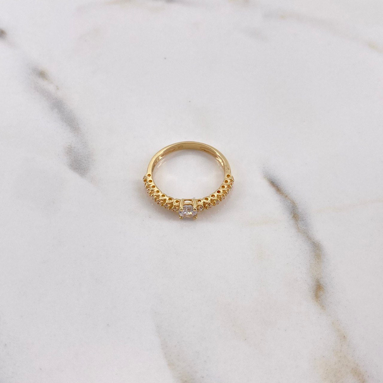 Anillo Solitario Churumbela 2.05gr / T5 3/4 / Circones Blancos Oro Amarillo $