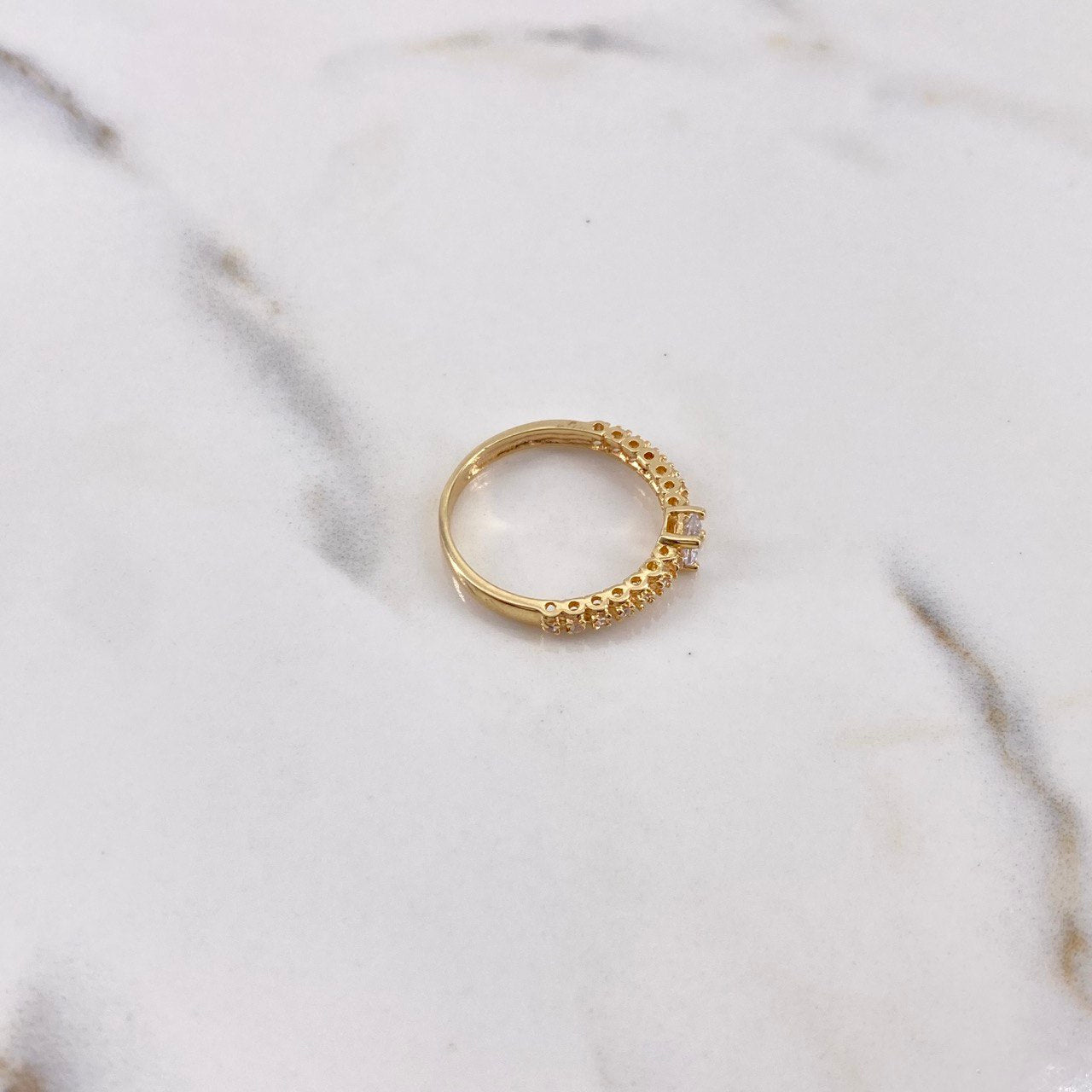 Anillo Solitario Churumbela 2.05gr / T5 3/4 / Circones Blancos Oro Amarillo $