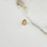 Dije Letra R 0.6gr / 0.7cm / 3D Lisa Oro Amarillo $