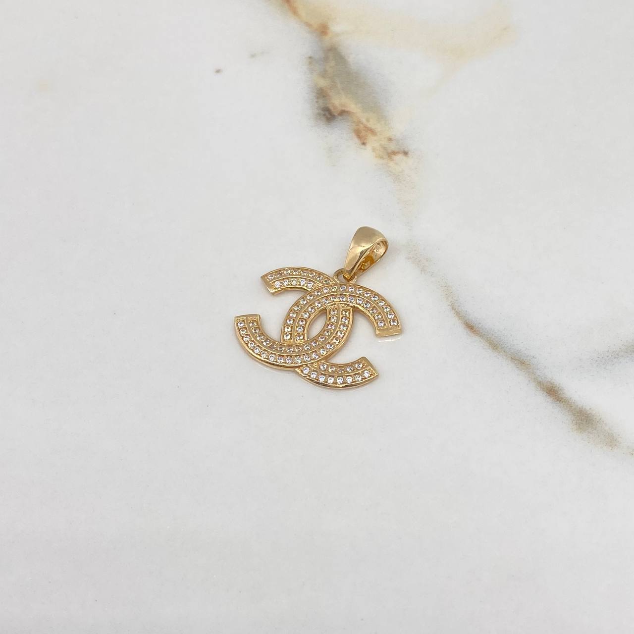 Dije Ola Cruzada 3.25gr / 2.5cm / Circones Blancos Oro Amarillo $