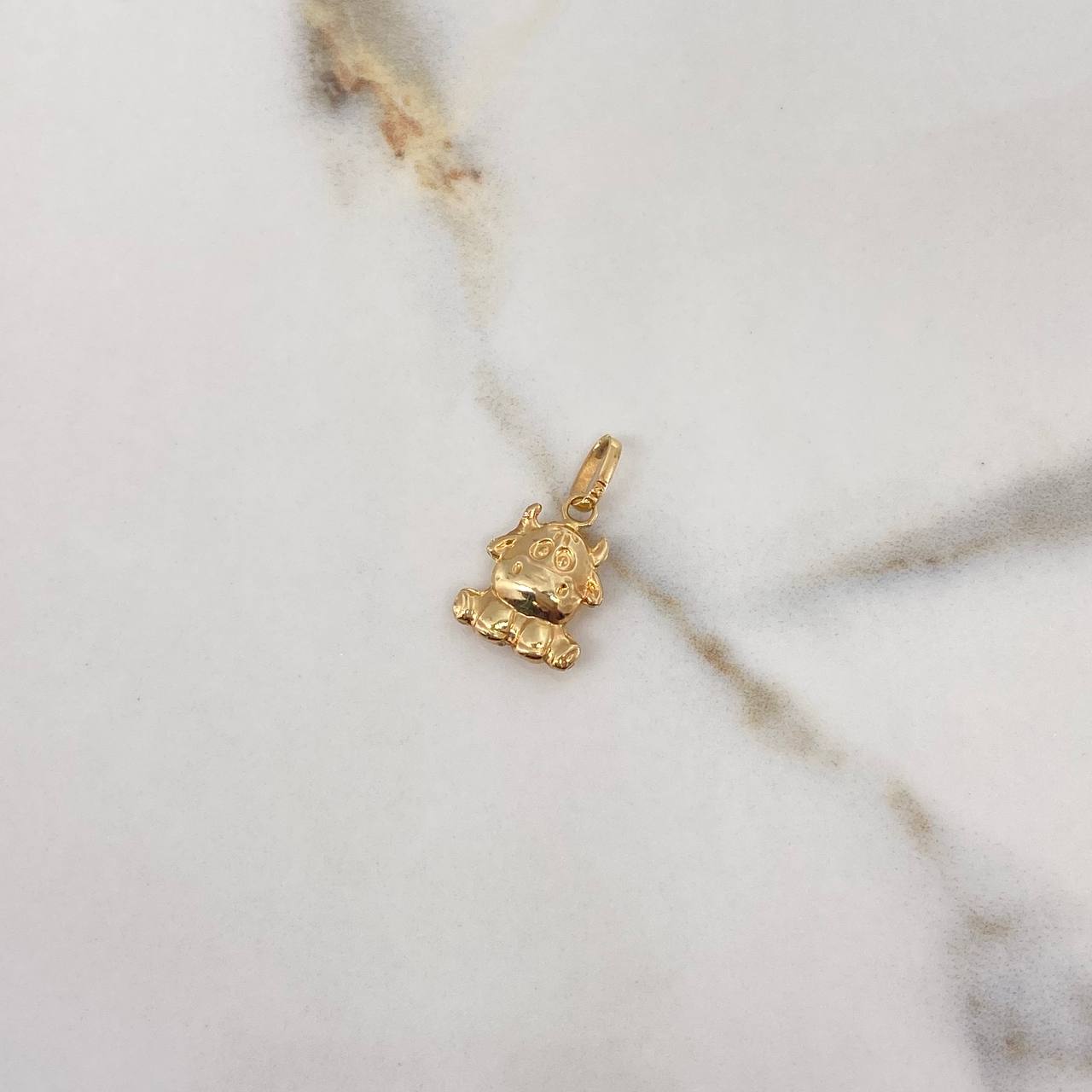 Dije Vaca 0.7gr / 2cm / Troquelado Oro Amarillo $