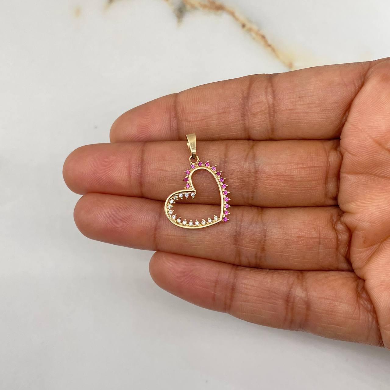 Dije Corazón 1.3gr / 2.5cm / Circones Blancos Fucsias Oro Amarillo $