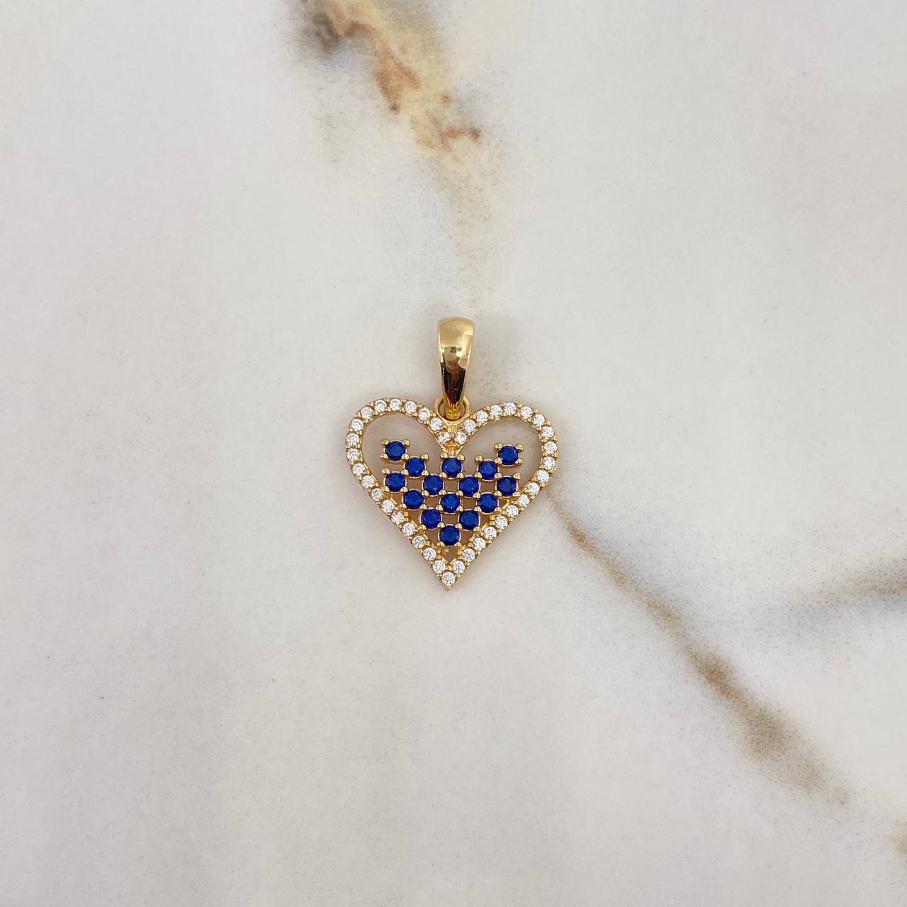 Dije Silueta Corazón 1.95gr / 2.2cm / Circones Azules Blancos Oro Amarillo $
