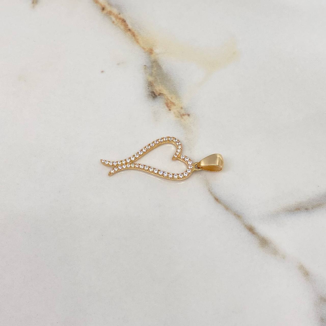 Dije Silueta Corazon 2.7gr / 4cm / Circones Blancos Oro Amarillo $