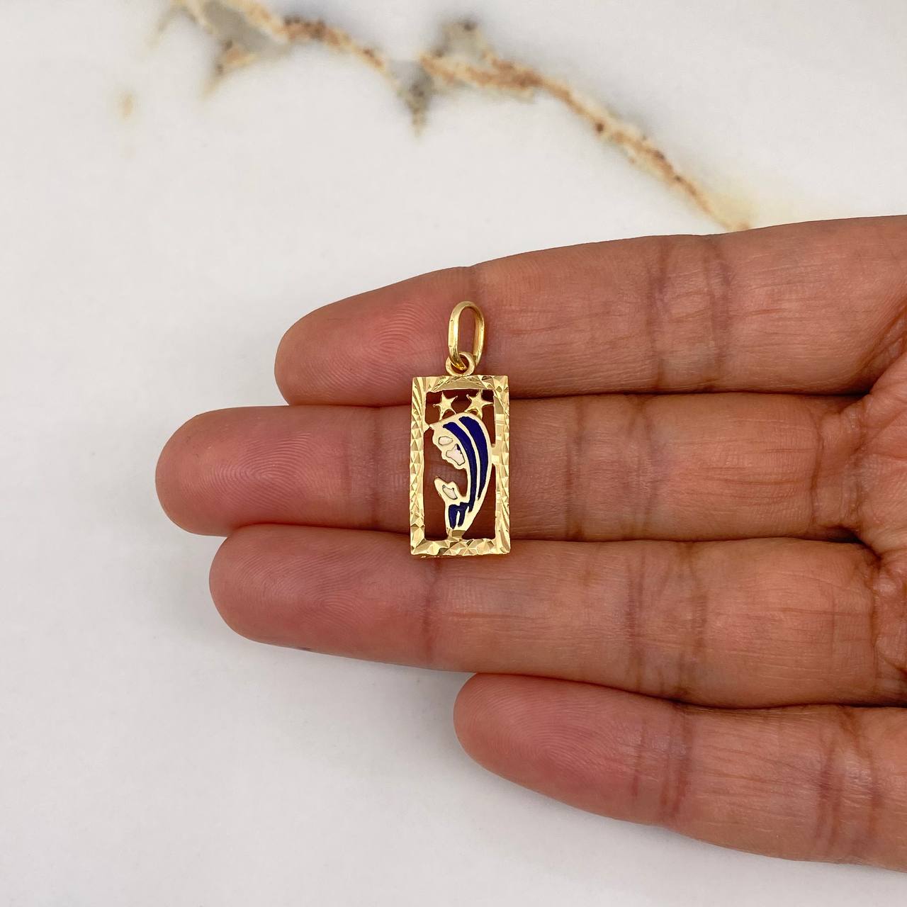 Dije Virgen Maria Rectangular 2.55gr / 2.8cm / Diamantada Oro Amarillo $