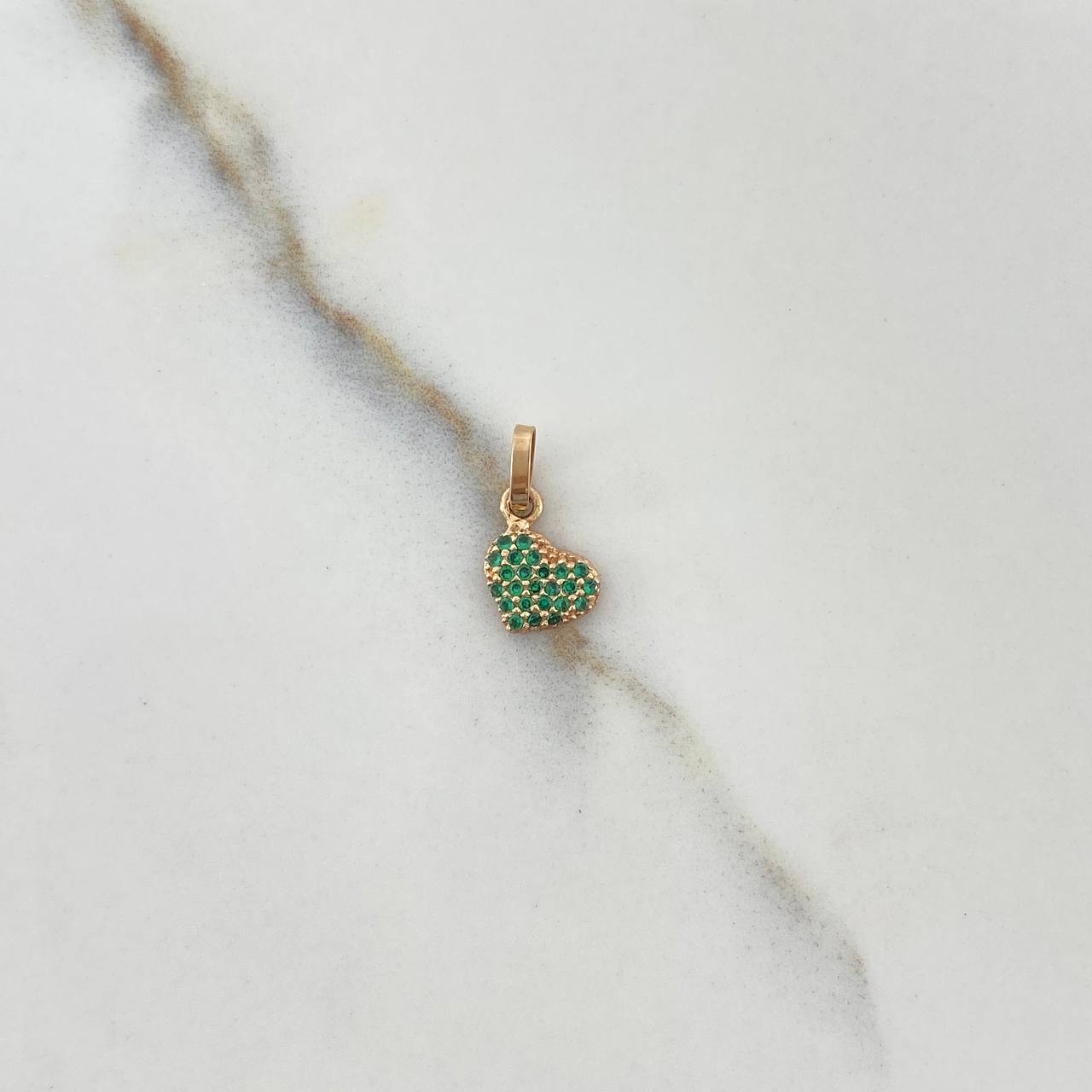 Dije Corazón 0.45gr / 1.3cm / Circones Verdes Oro Rosa $