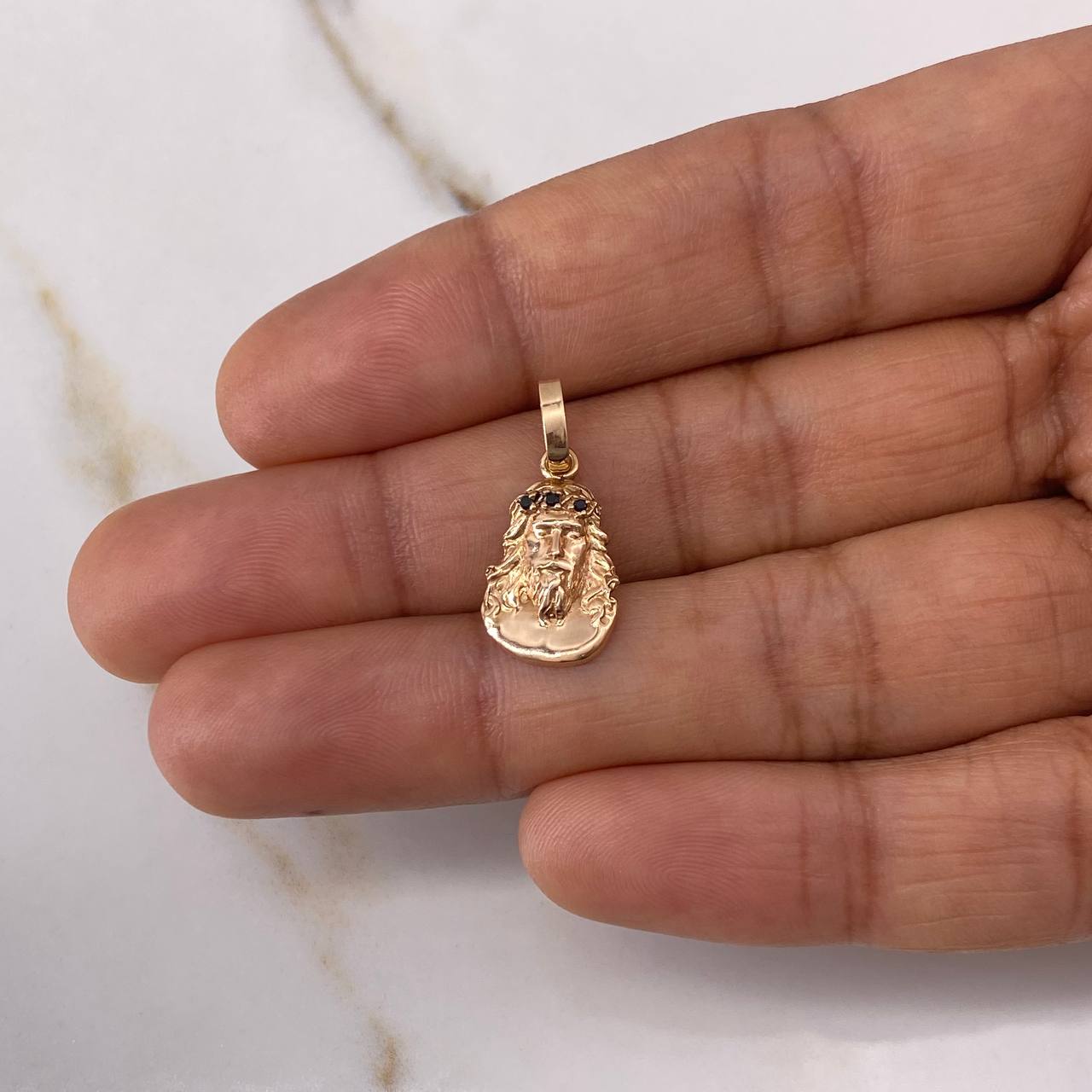 Dije Rostro de Cristo 1.1gr / 2.2cm / Circones Negros Oro Rosa $