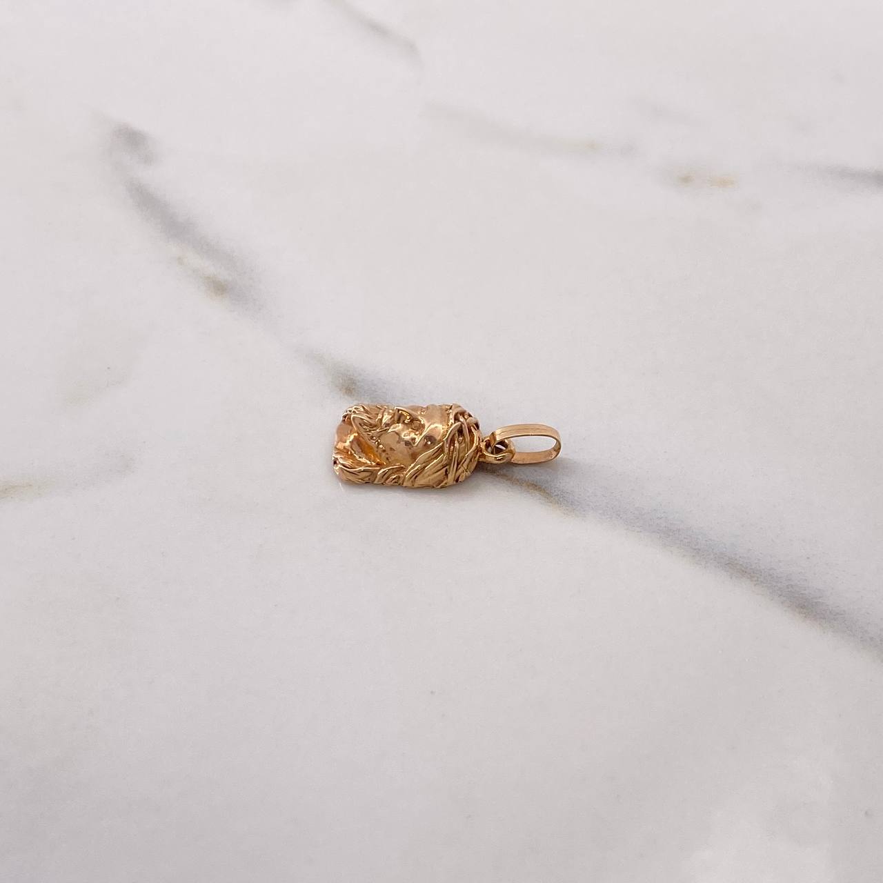 Dije Rostro de Cristo 1.85gr / 2.2cm / Liso Oro Rosa $