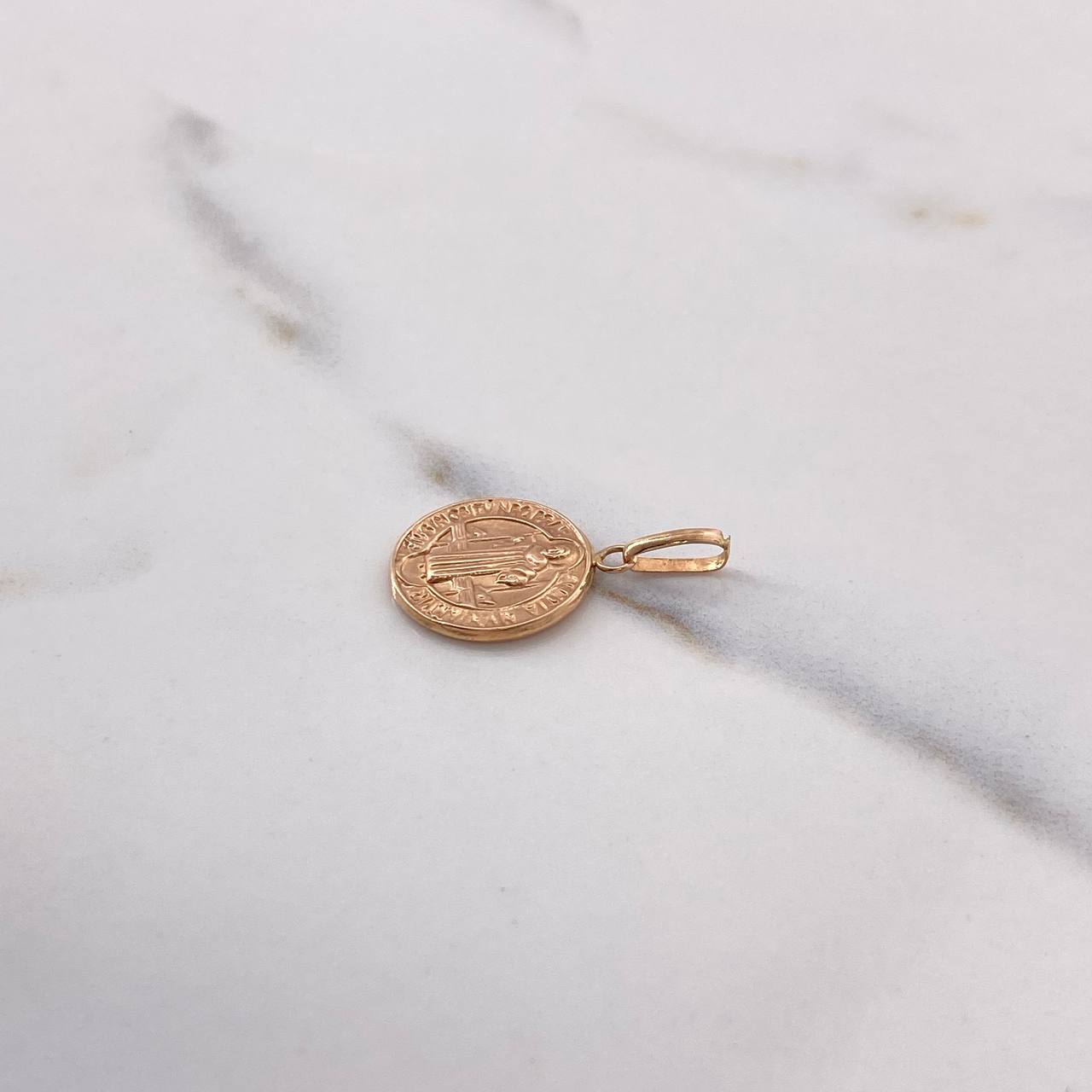 Dije San Benito 0.95gr / 2.3cm / Plano Troquelado Oro Rosa $