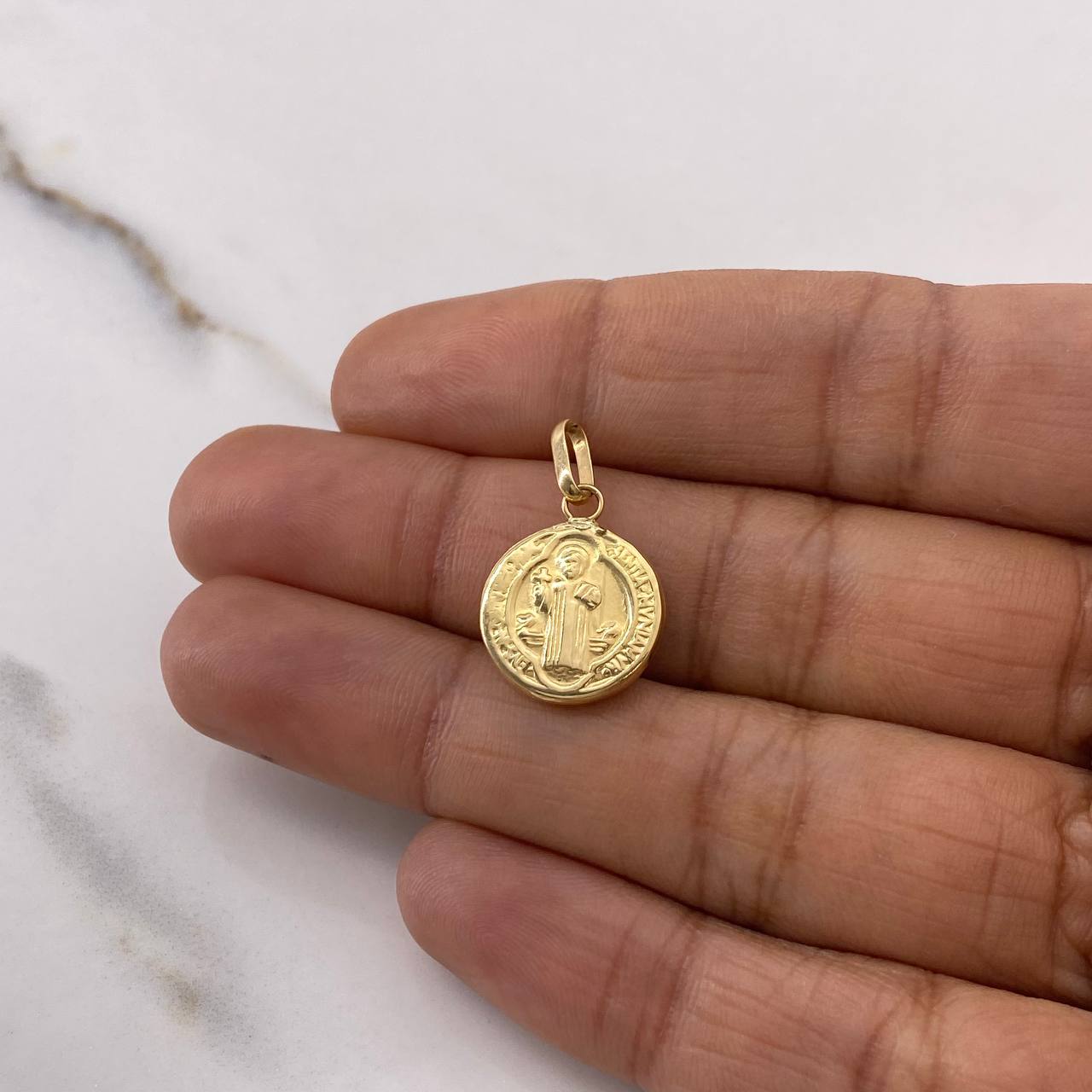 Dije San Benito 1.3gr / 2.2cm / Troquelado Oro Amarillo $