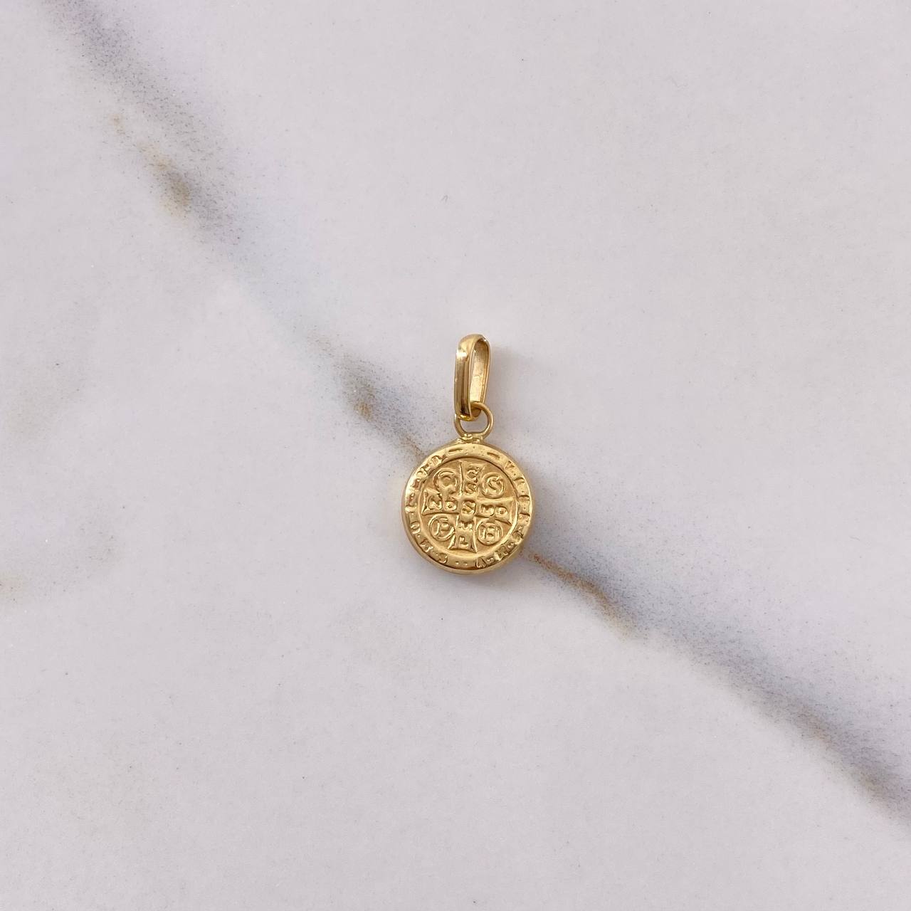 Dije San Benito 0.9gr / 1.9cm / Troquelado Oro Amarillo $