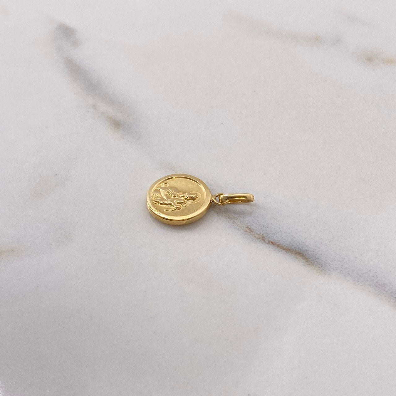 Dije Virgen del Carmen 0.75gr / 1.9cm / Liso Oro Amarillo $
