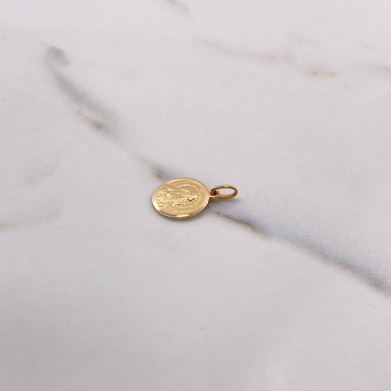 Dije Medalla Cristo 1.2gr / 1.8cm / Liso Oro Amarillo $
