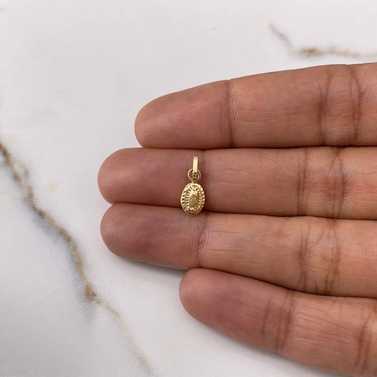 Dije Virgen de Guadalupe 0.25gr / 1.4cm / Soplado Oro Amarillo $