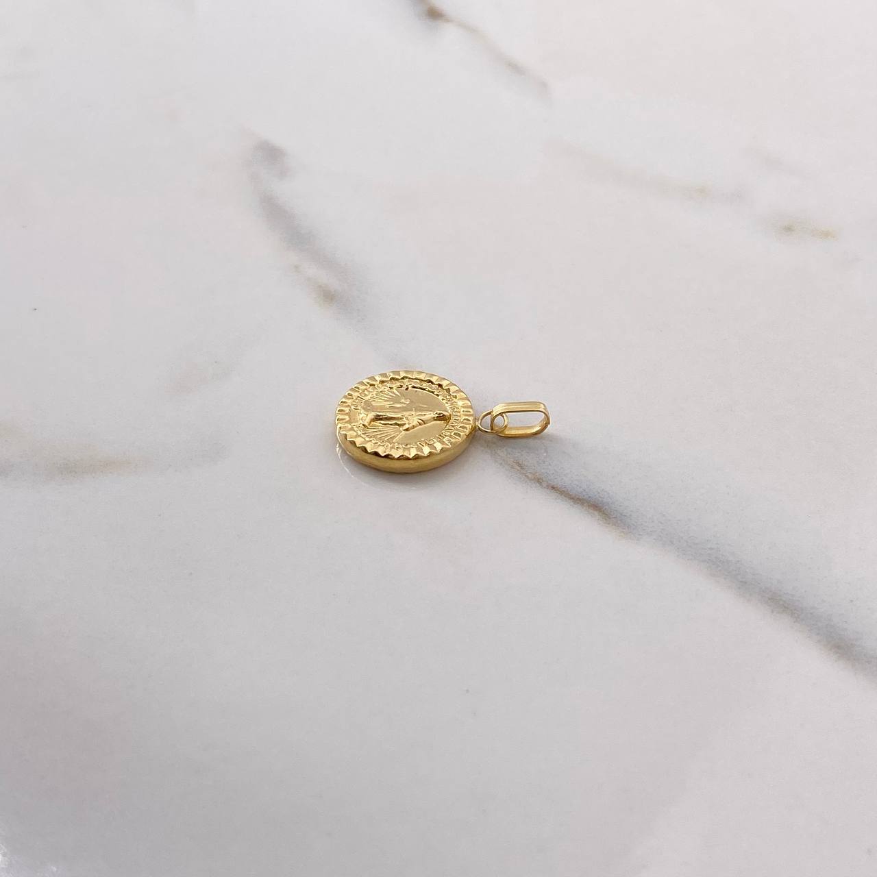 Dije Virgen Milagrosa 1.4gr / 2.2cm / Redondo Troquelado Oro Amarillo $