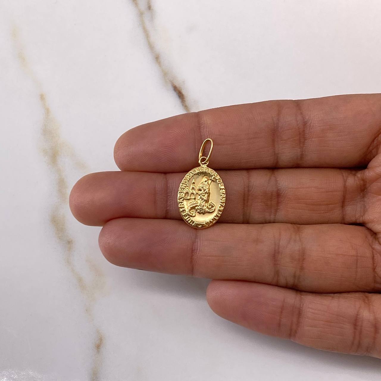 Dije Virgen De Santa Marta 1.1gr / 2.4cm / Troquelado Oro Amarillo $