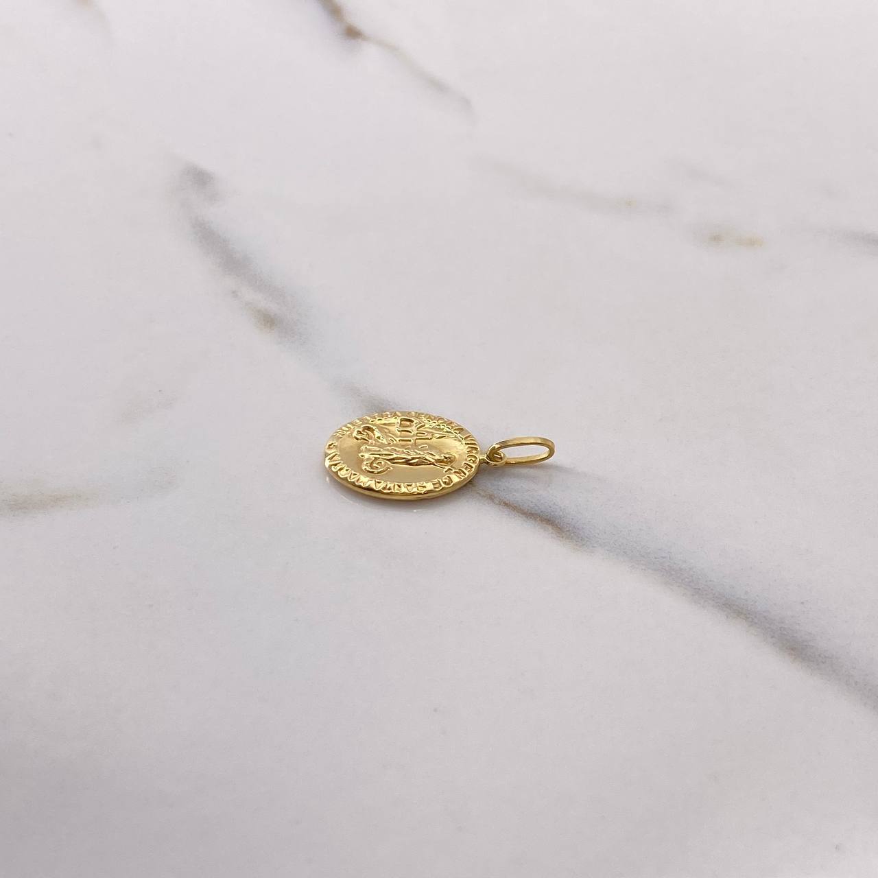 Dije Virgen De Santa Marta 1.1gr / 2.4cm / Troquelado Oro Amarillo $
