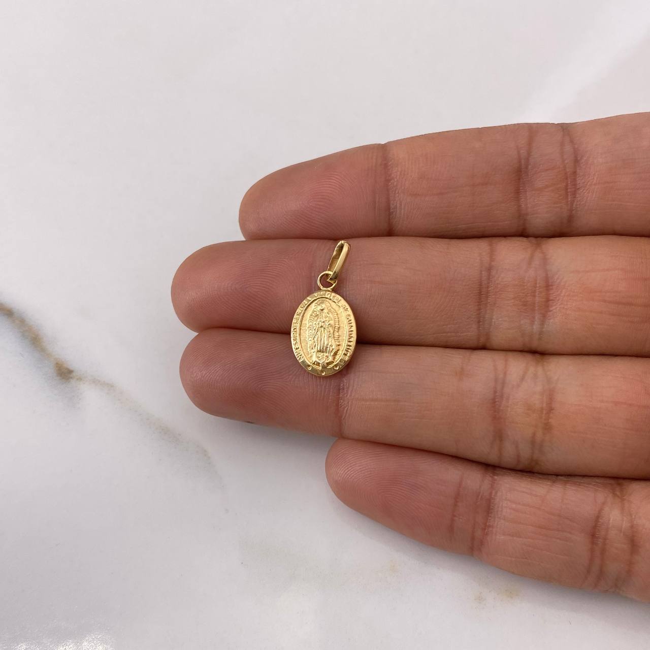 Dije Virgen de Guadalupe 0.6gr / 2cm / Troquelado Oro Amarillo $
