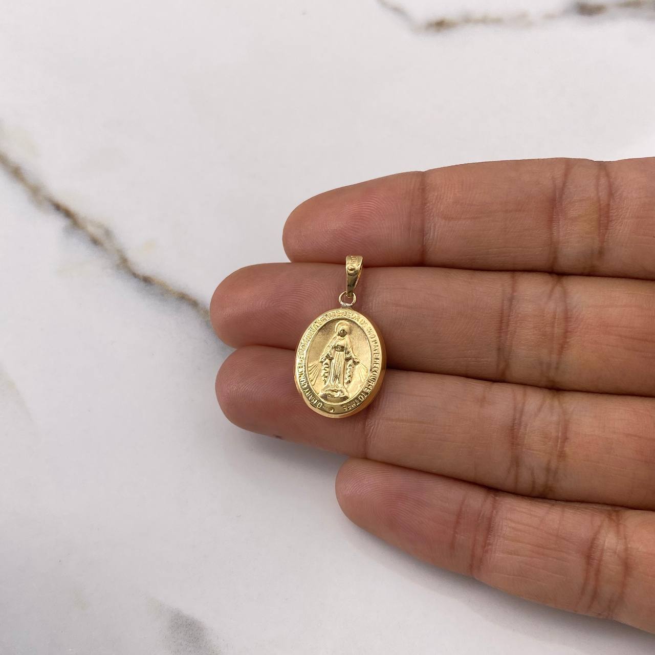 Dije Virgen Milagrosa 0.85gr / 2.4cm / Troquelado Oro Amarillo $