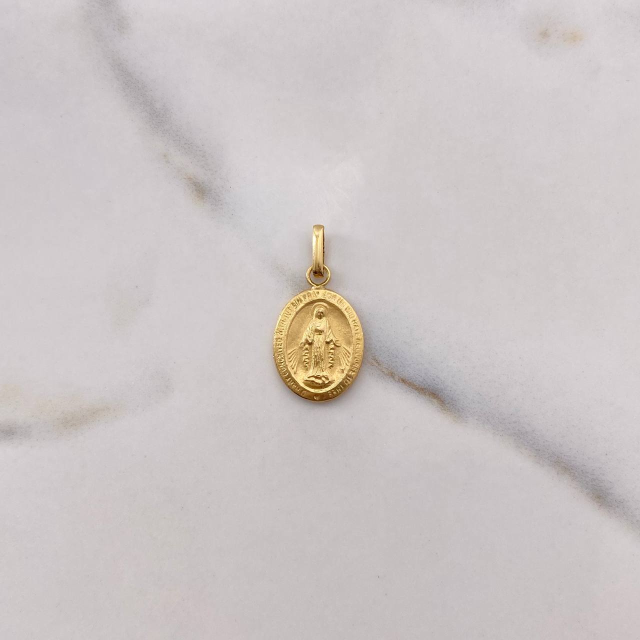 Dije Virgen Milagrosa 0.9gr / 2.6cm / Plano Troquelado Oro Amarillo $