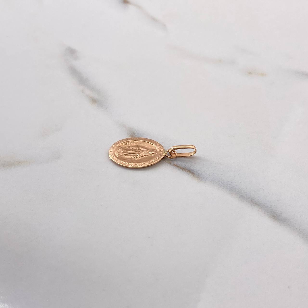 Dije Virgen Milagrosa 0.8gr / 2.6cm / Plano Troquelado Oro Rosa $