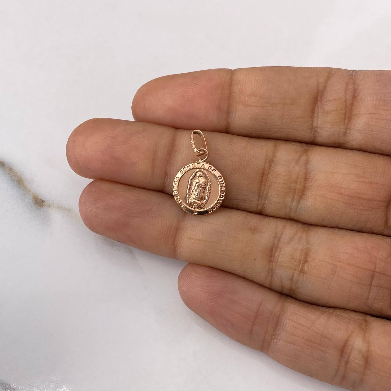 Dije Virgen de Guadalupe 0.55gr / 1.9cm / Redondo Troquelado Oro Rosa $