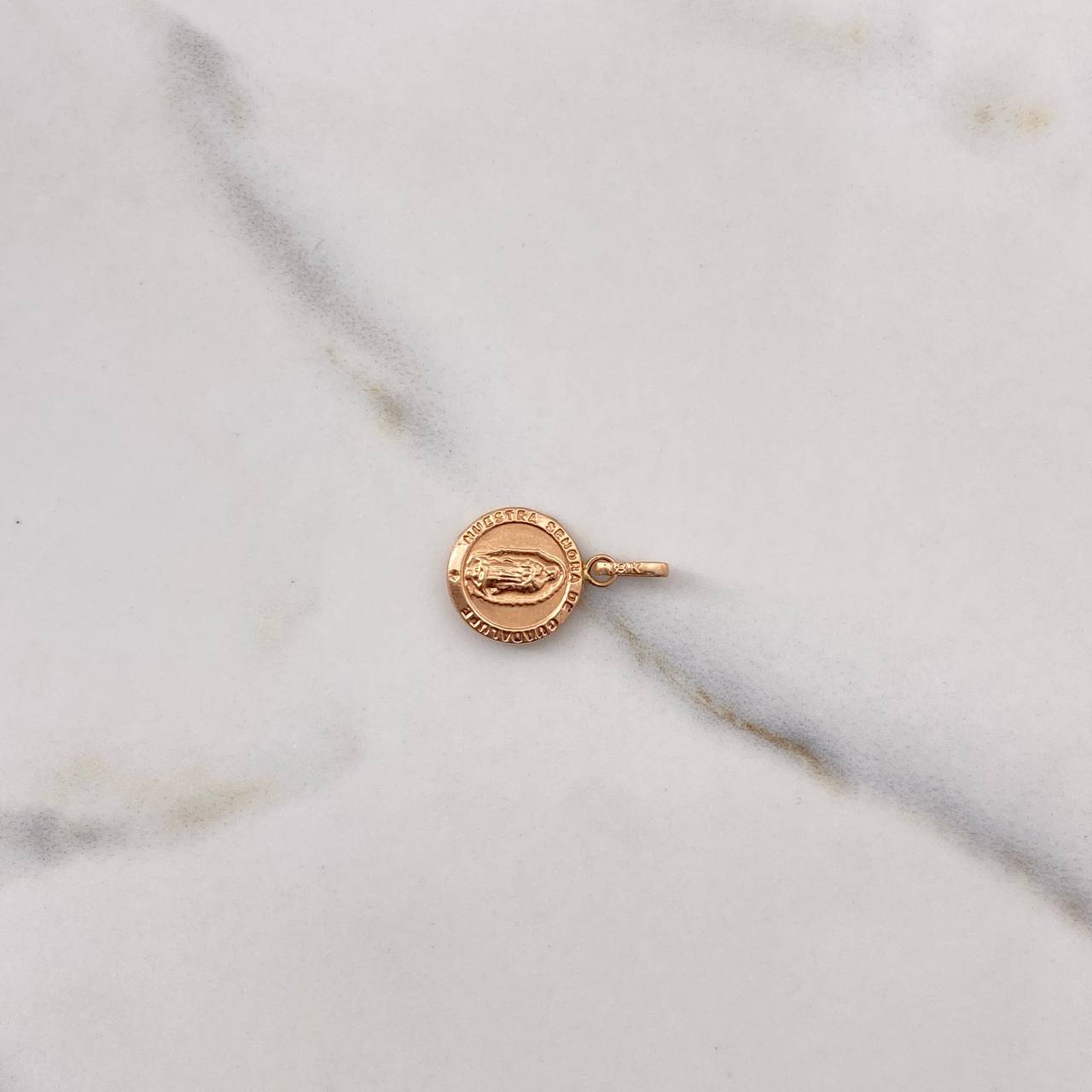 Dije Virgen de Guadalupe 0.55gr / 1.9cm / Redondo Troquelado Oro Rosa $