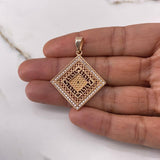 Dije Rombo 7.35gr / 4.2cm / Circones Blancos Oro Rosa $