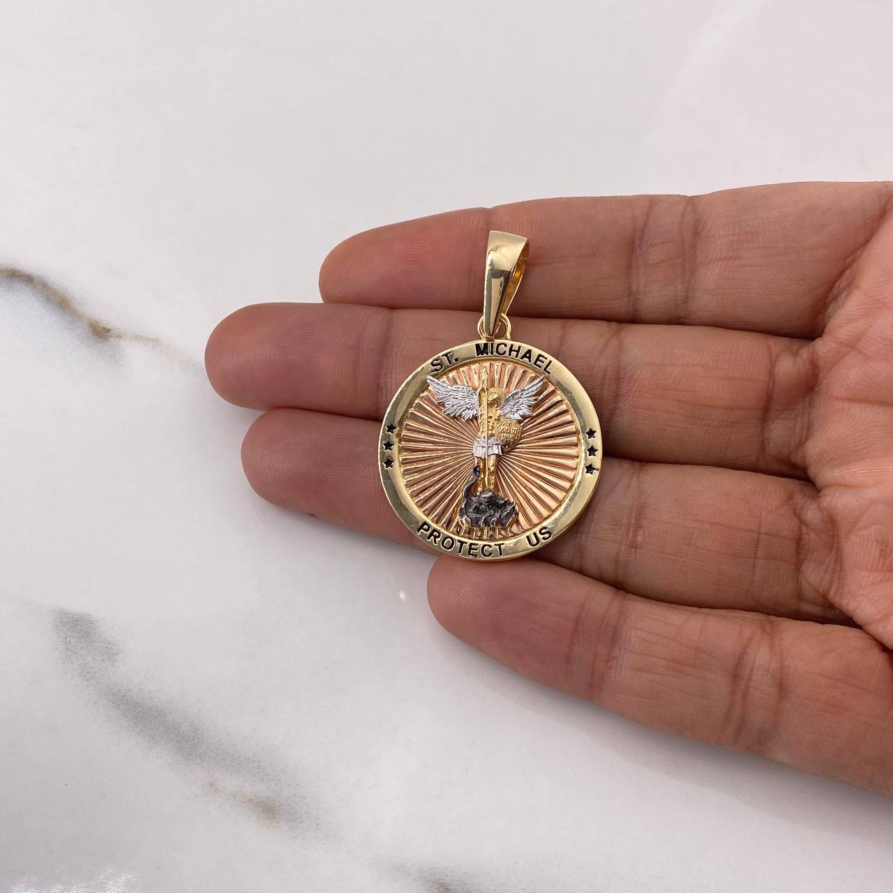 Dije San Miguel Arcángel 8.75gr / 4.2cm / Tres Oros $