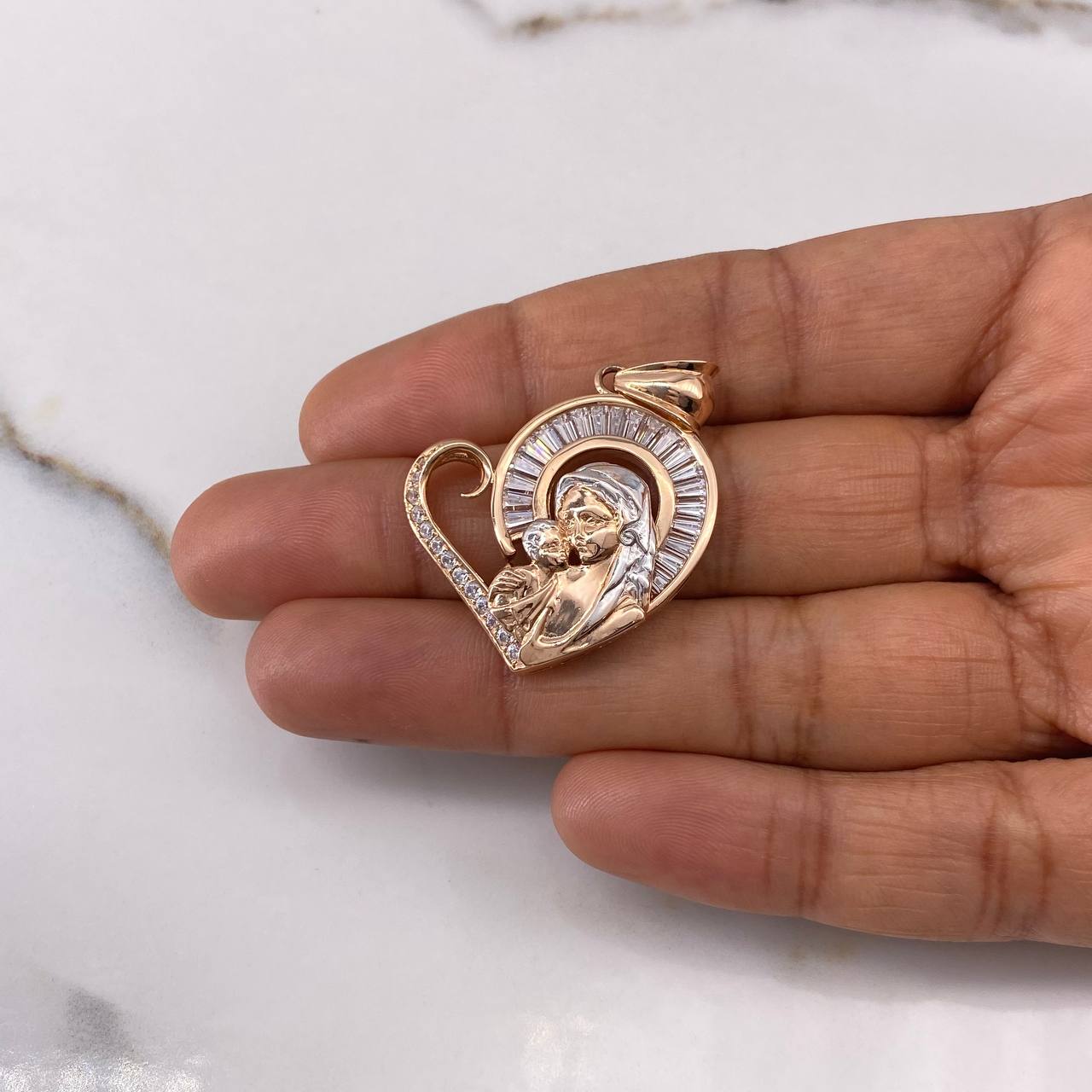 Dije Virgen María 9.5gr / 3.7cm / Circones Blancos Dos Oros Blanco Rosa $