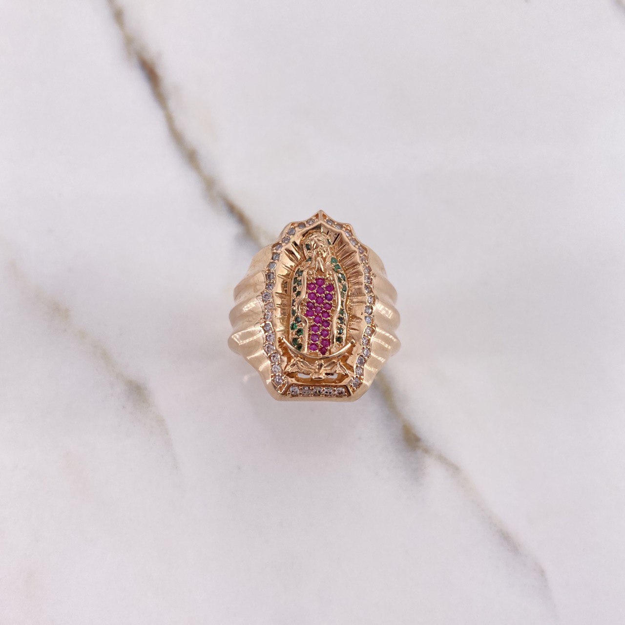 Anillo Virgen de Guadalupe Silueta 11.35gr / T11 1/2 / Circones Blancos Verdes Fucsias Oro Rosa $